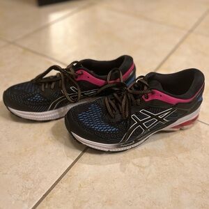 Women’s Asic running shoes